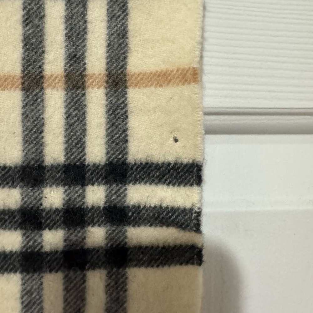 Burberry Cashmere Scarf - Picture 4 of 4